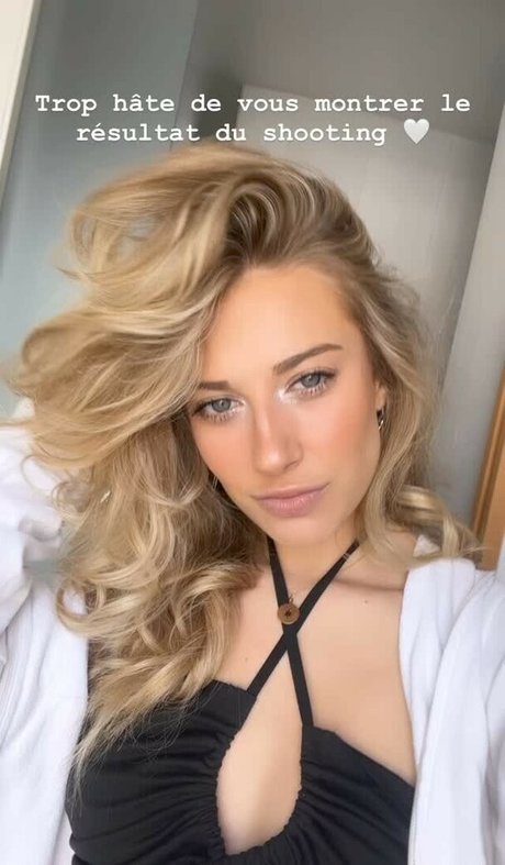 Naakte gelekte OnlyFans-foto van Alaiajeanneau