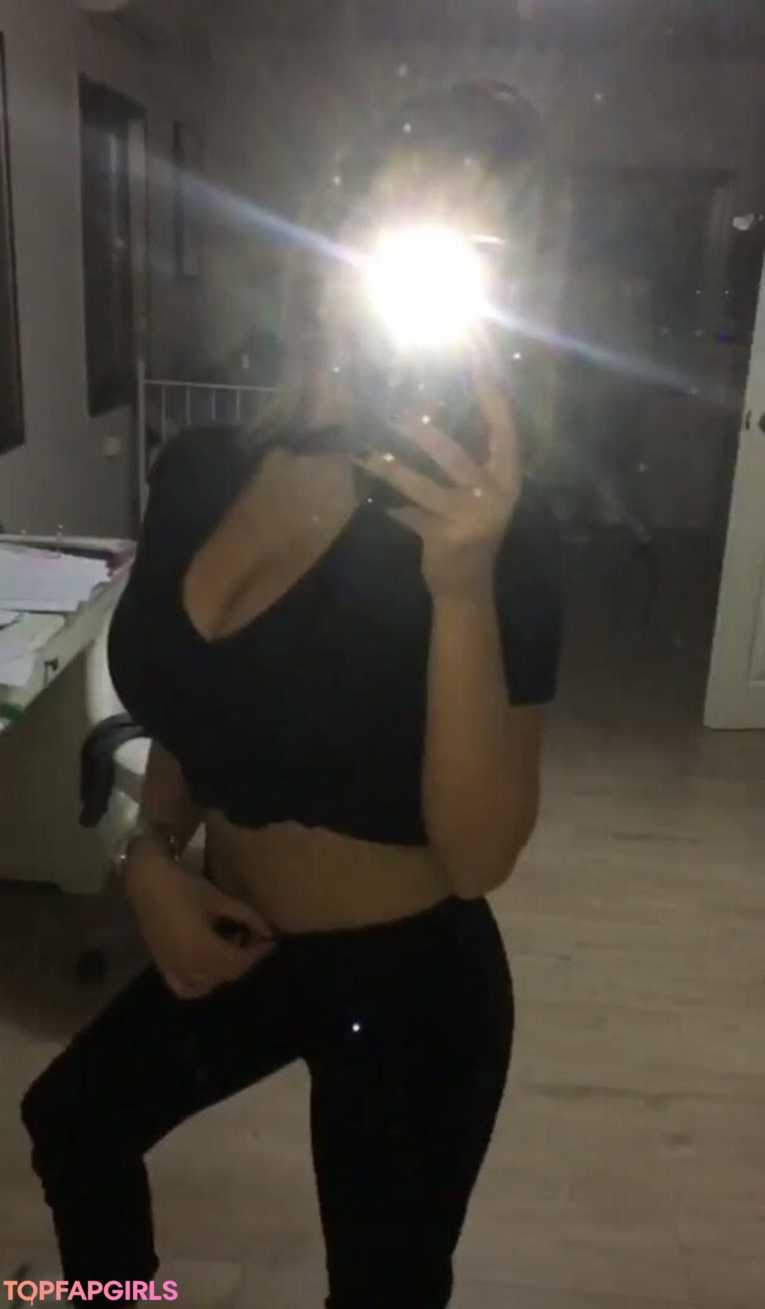 Naakte gelekte OnlyFans-foto van Coral Sharon #1361