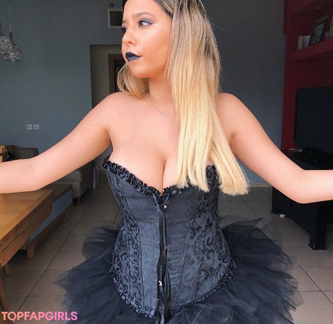 Naakte gelekte OnlyFans-foto van Coral Sharon #1498