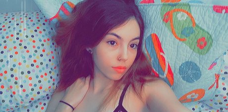 Naakte gelekte OnlyFans-foto van Pintsizejenna