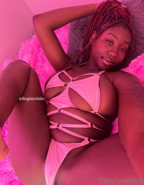 Naakte gelekte OnlyFans-foto van Theyluvvleila