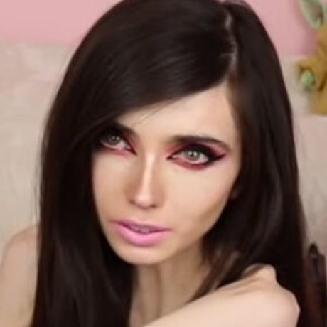 Naakte gelekte OnlyFans-foto van Eugenia Cooney