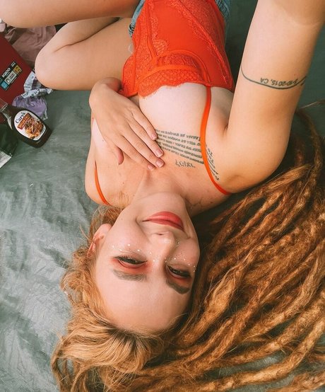 Naakte gelekte OnlyFans-foto van Eliza Grace