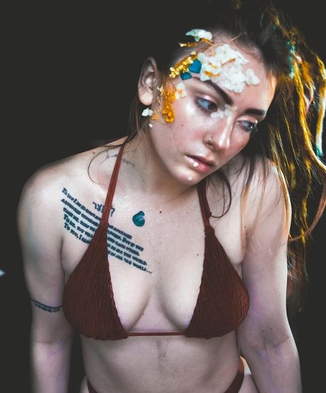 Naakte gelekte OnlyFans-foto van Eliza Grace