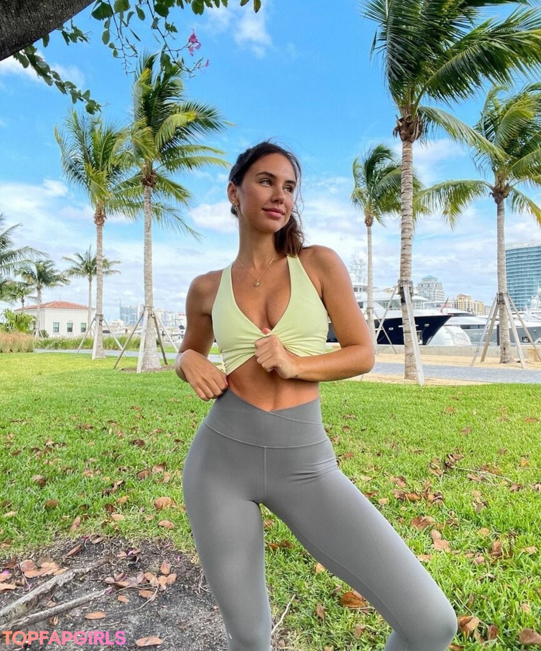 Naakte gelekte OnlyFans-foto van Brit Manuela #1044