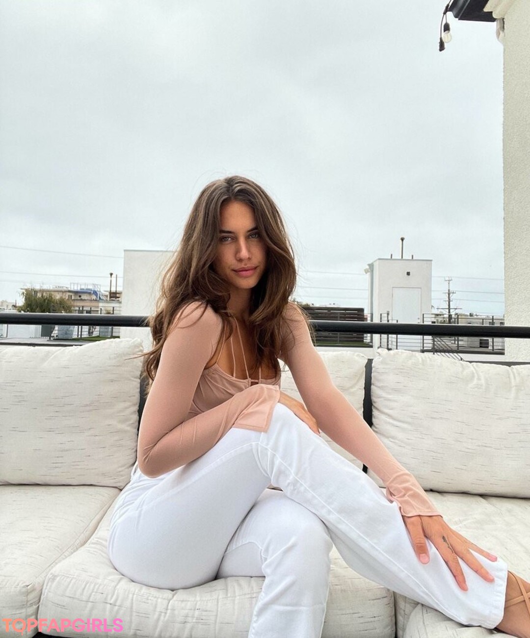 Naakte gelekte OnlyFans-foto van Brit Manuela #1400