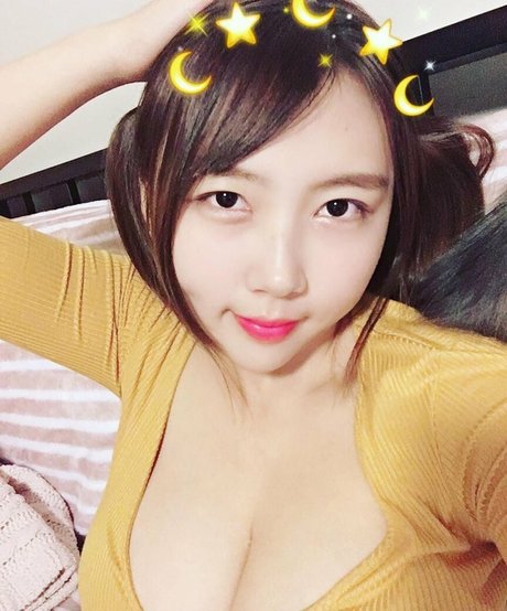 Naakte gelekte OnlyFans-foto van Velvet7