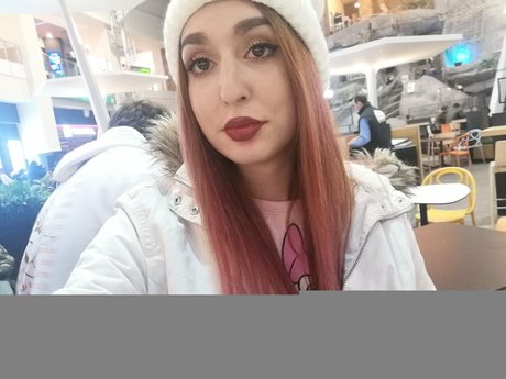 Naakte gelekte OnlyFans-foto van Missletiblane