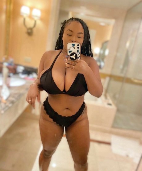 Naakte gelekte OnlyFans-foto van Msolurin