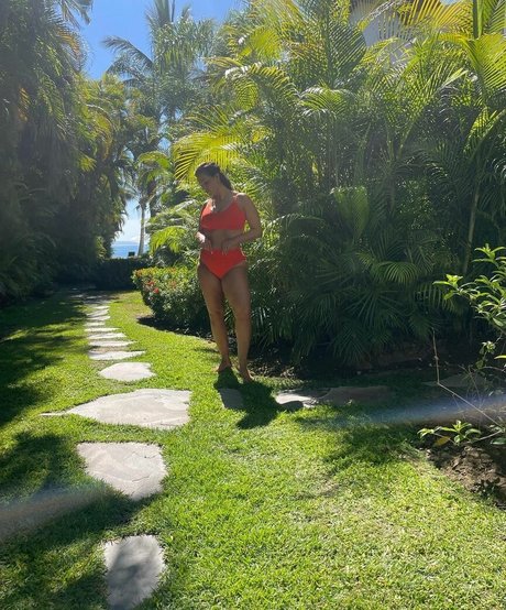Naakte gelekte OnlyFans-foto van Ashley Graham