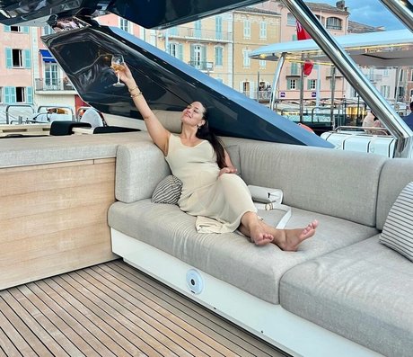 Naakte gelekte OnlyFans-foto van Ashley Graham