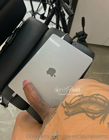 Naakte gelekte OnlyFans-foto van Sweetlaurasaenz