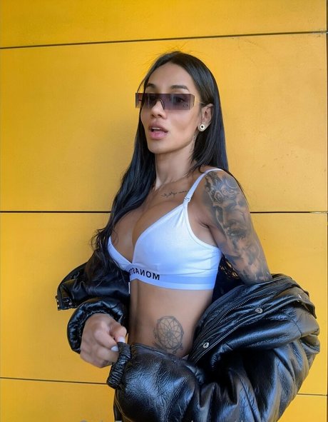 Naakte gelekte OnlyFans-foto van Sweetlaurasaenz