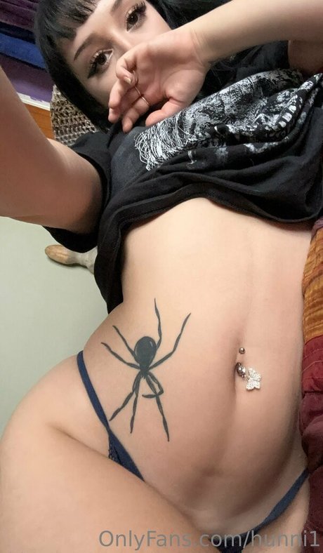 Naakte gelekte OnlyFans-foto van Hunni1