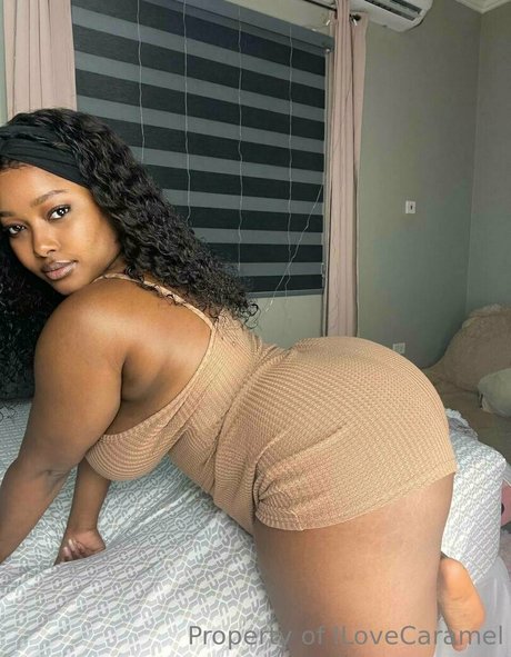 Naakte gelekte OnlyFans-foto van Ilovecaramel