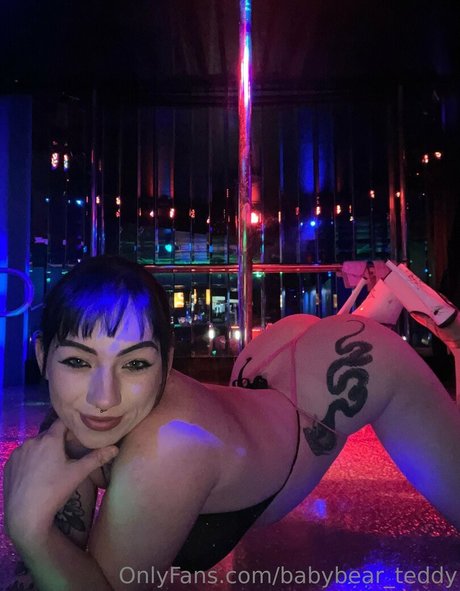 Naakte gelekte OnlyFans-foto van Babybearteddy