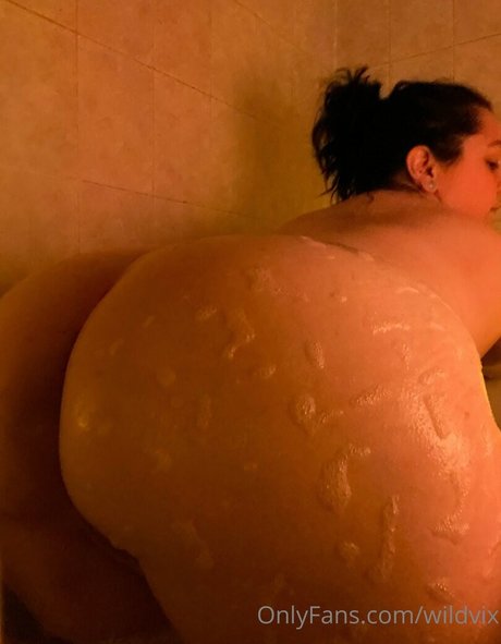 Naakte gelekte OnlyFans-foto van Wildvix
