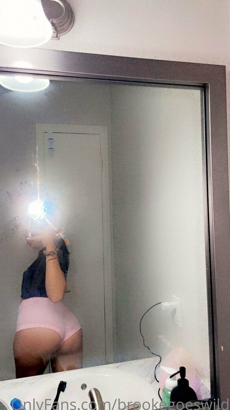 Naakte gelekte OnlyFans-foto van Brookegoeswild