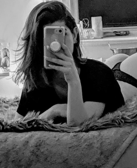 Naakte gelekte OnlyFans-foto van Invadervie