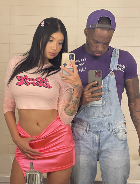Naakte gelekte OnlyFans-foto van Freepressure