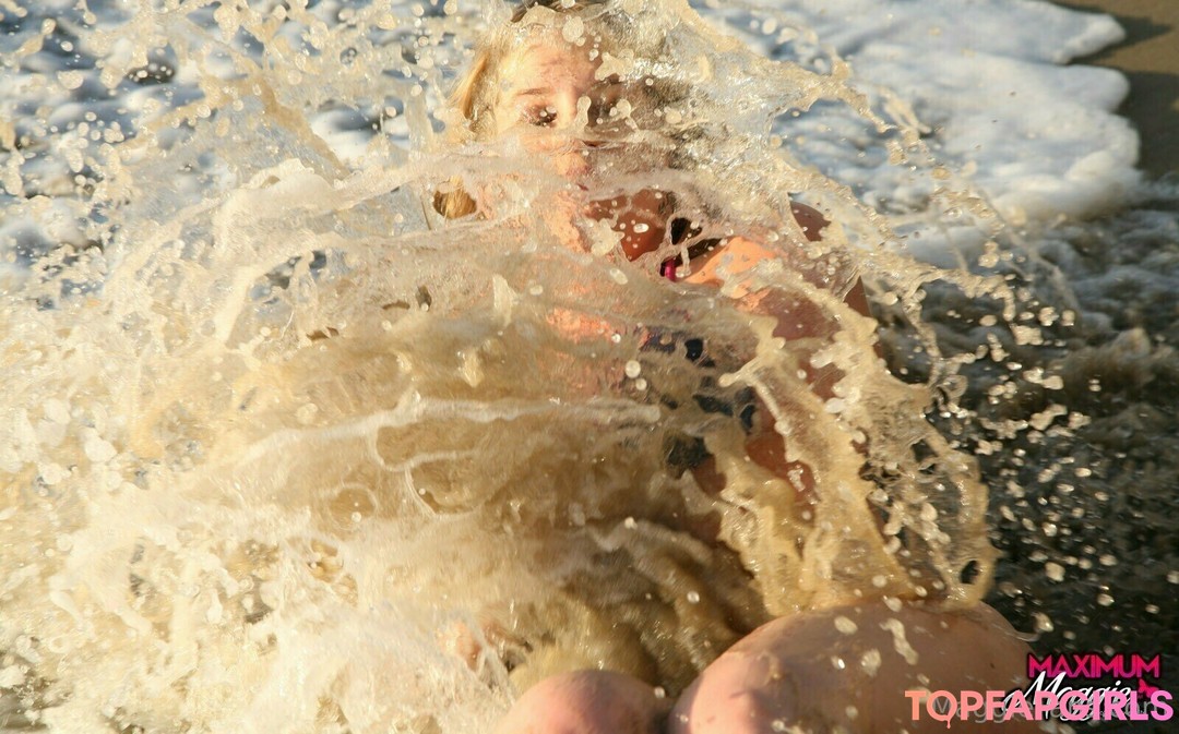 Naakte gelekte OnlyFans-foto van Maggiegreenlive #1122