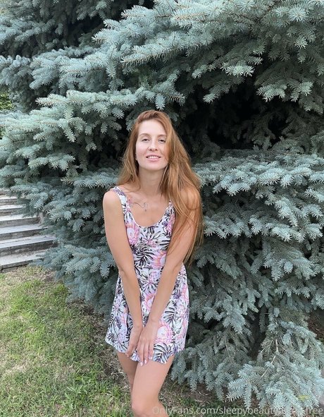 Naakte gelekte OnlyFans-foto van Sleepybeautyasmrfree