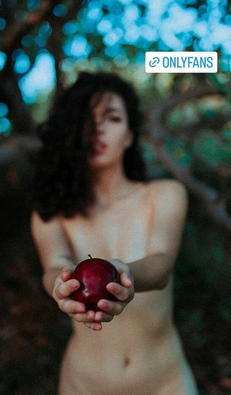 Naakte gelekte OnlyFans-foto van Amanda Maria