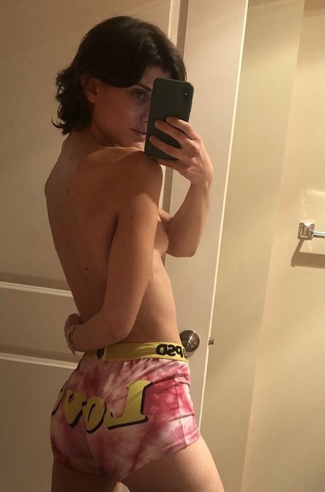 Naakte gelekte OnlyFans-foto van Emmayearose
