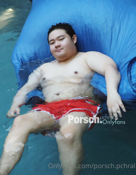 Naakte gelekte OnlyFans-foto van Porschpchral