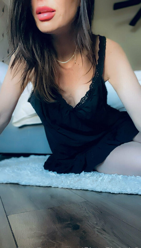 Naakte gelekte OnlyFans-foto van Flirtyflightb2