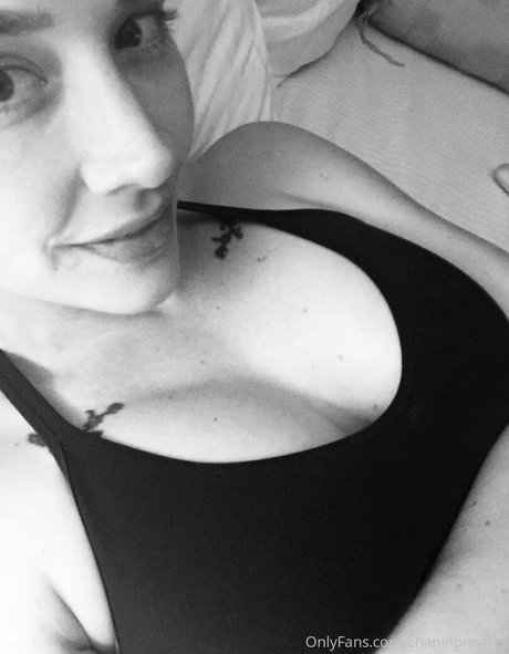 Naakte gelekte OnlyFans-foto van Chanelpreston