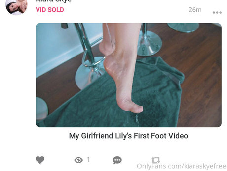 Naakte gelekte OnlyFans-foto van Kiaraskyefree