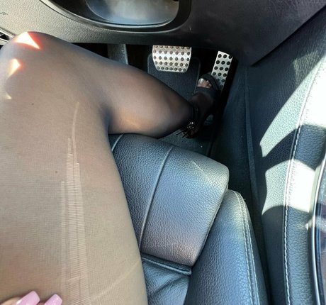 Naakte gelekte OnlyFans-foto van Lexasdressingroom