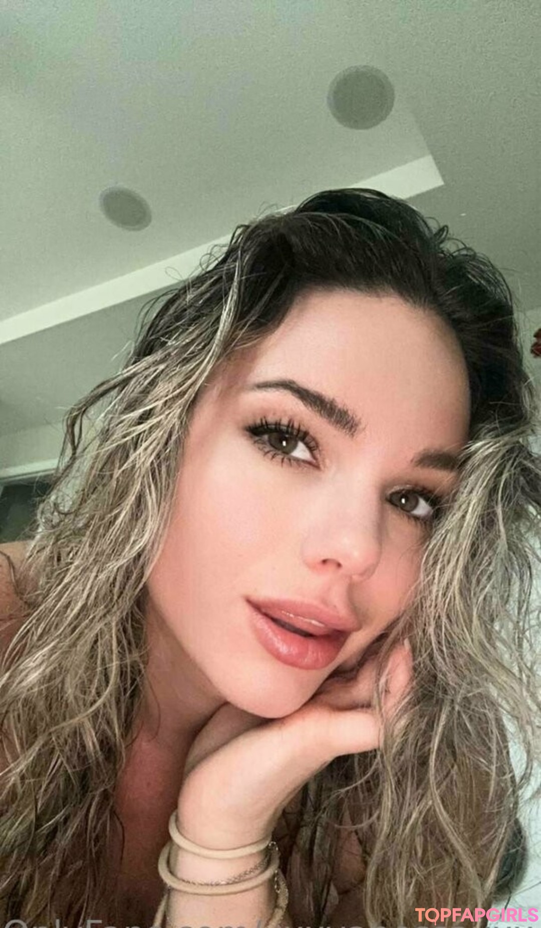 Naakte gelekte OnlyFans-foto van Xxxvanessaxxx #1045
