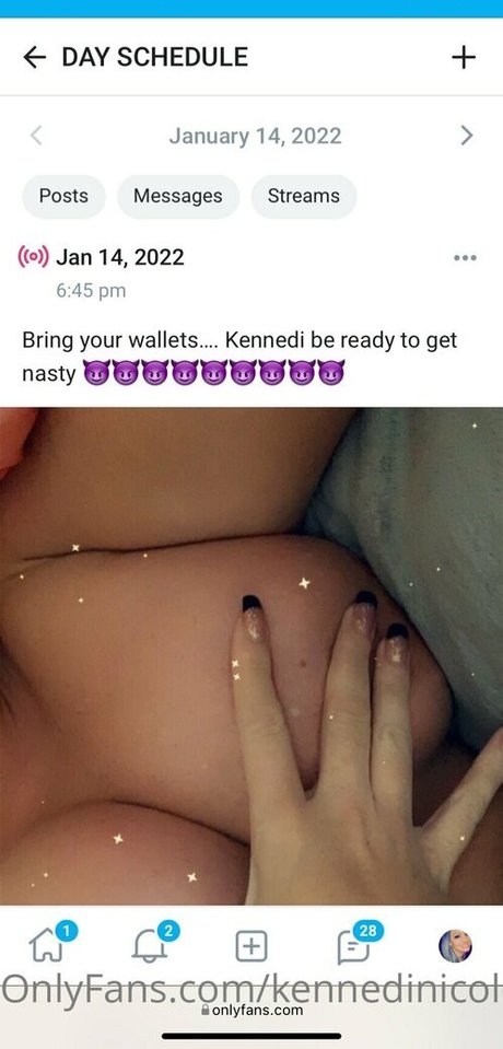 Naakte gelekte OnlyFans-foto van Kennedinicolexoxo