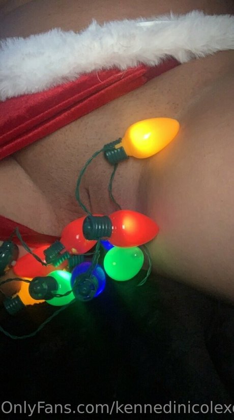 Naakte gelekte OnlyFans-foto van Kennedinicolexoxo