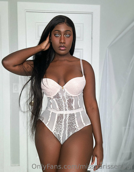 Naakte gelekte OnlyFans-foto van Parissenpai