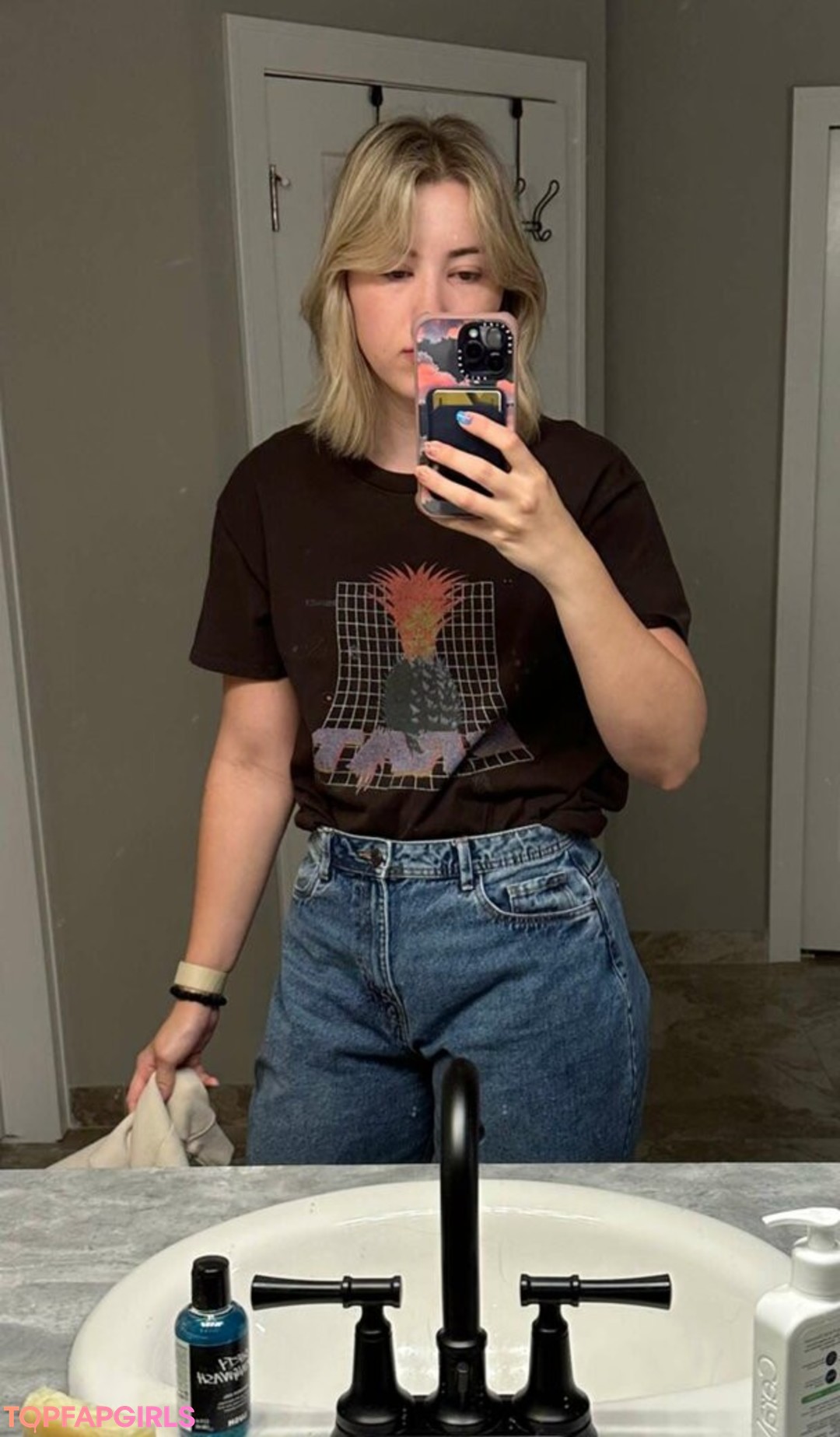 Naakte gelekte OnlyFans-foto van Pineapplebrat #1218