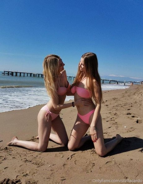 Naakte gelekte OnlyFans-foto van Stellacardo