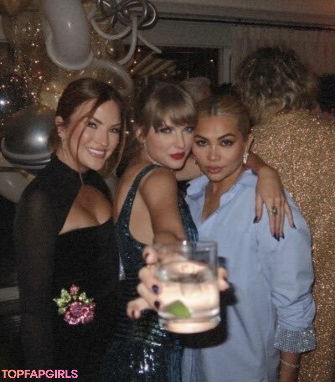 Naakte gelekte OnlyFans-foto van Taylor Swift #1036