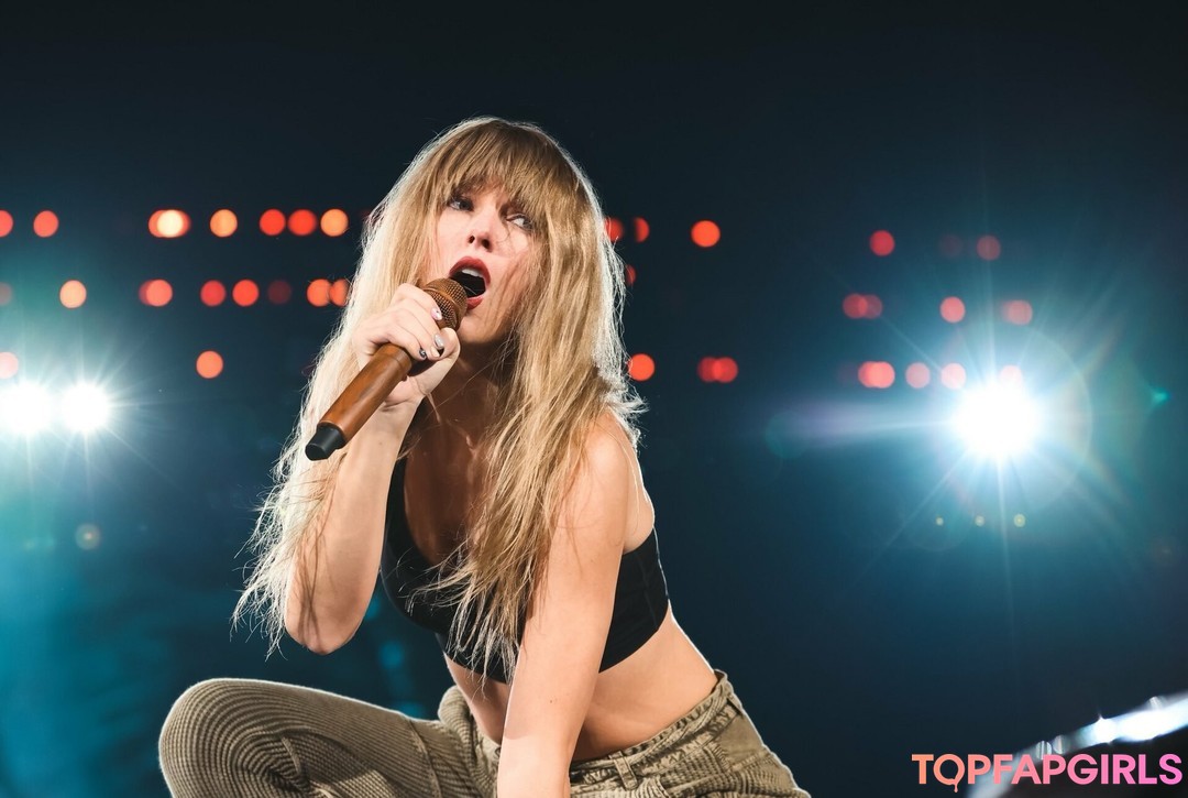 Naakte gelekte OnlyFans-foto van Taylor Swift #1043