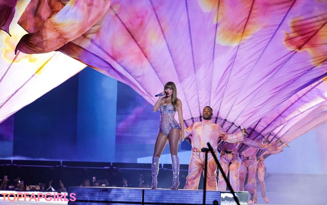 Naakte gelekte OnlyFans-foto van Taylor Swift #1136