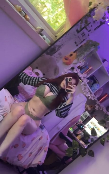 Naakte gelekte OnlyFans-foto van Sylvieexo