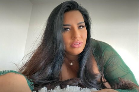 Naakte gelekte OnlyFans-foto van Sofiaroseondemand