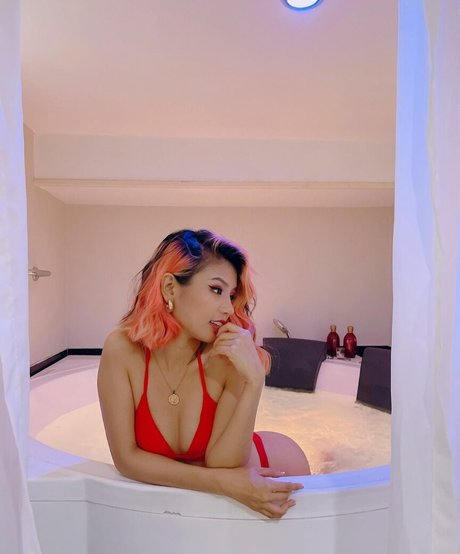 Naakte gelekte OnlyFans-foto van Charechii