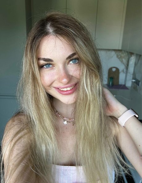 Naakte gelekte OnlyFans-foto van Arina Berdnikova