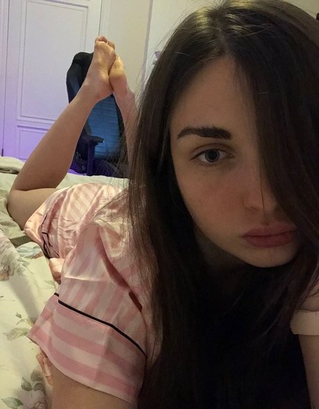 Naakte gelekte OnlyFans-foto van Arina Berdnikova
