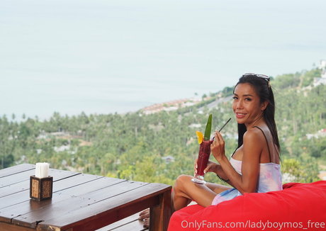 Naakte gelekte OnlyFans-foto van Ladyboyxmos
