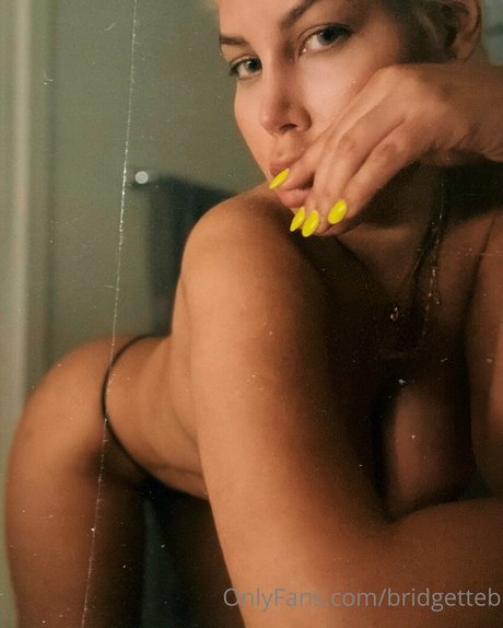 Naakte gelekte OnlyFans-foto van Bridgetteb