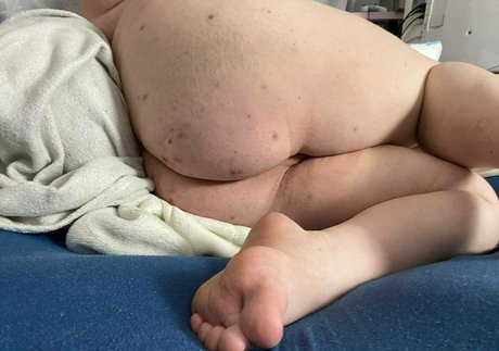 Naakte gelekte OnlyFans-foto van Vinnybun